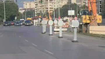 Основен столичен булевард остава стеснен до средата на август