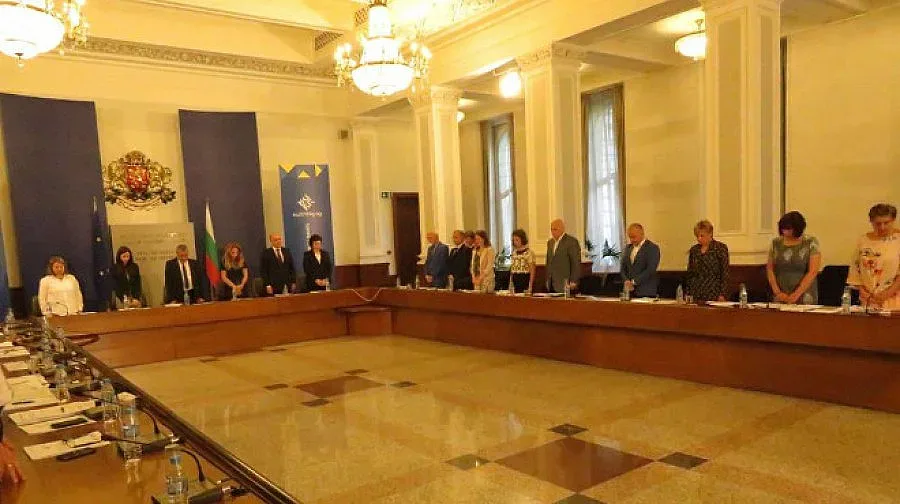 Ще преизчисляват майчинството и болничните в часове, а не в дни