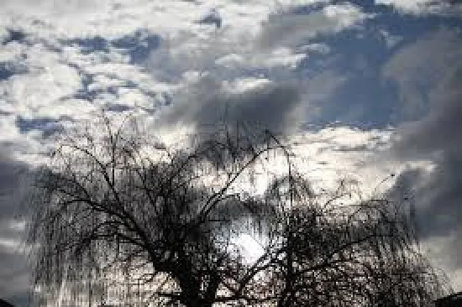 Слаб дъжд днес, от утре топло