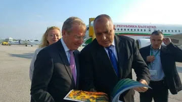 Борисов кацна в Залцбург и се отправя към Шладминг, за да предаде председателството на Австрия