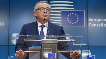 Юнкер: Не се притеснявам от ветото, което Италия заплашва да наложи на споразумението за миграцията