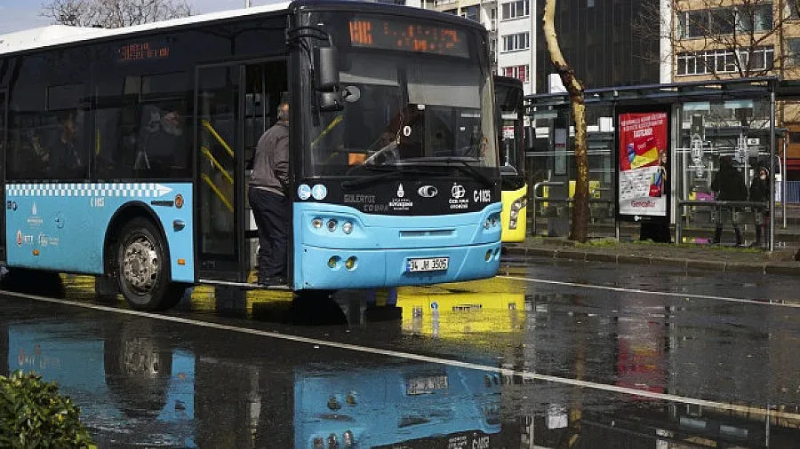 Проливен дъжд наводни Истанбул