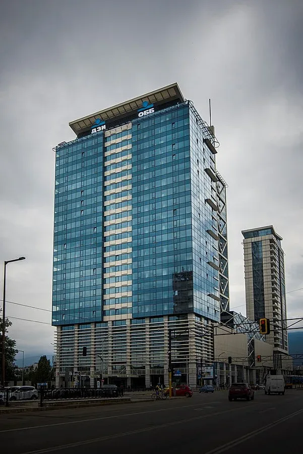 ОББ и ДЗИ купиха офис сградата в Милениум център