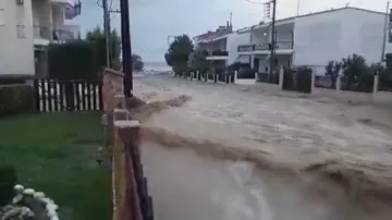 Опасно време в Гърция, критично е положението в района на Халкидики