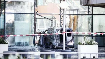 Атака в Амстердам! Бяла баничарка се вряза в сградата на най-големия холандски вестник