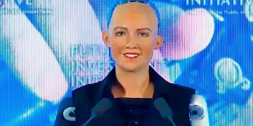 Роботът София идва в София за Webit