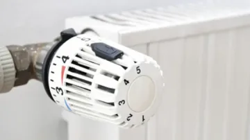 ПРОГНОЗА: До 7 % скок в цените на парното и топлата вода от 1 юли