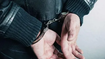 Докато издирват избягалия затворник, хванаха друг обявен за издирване