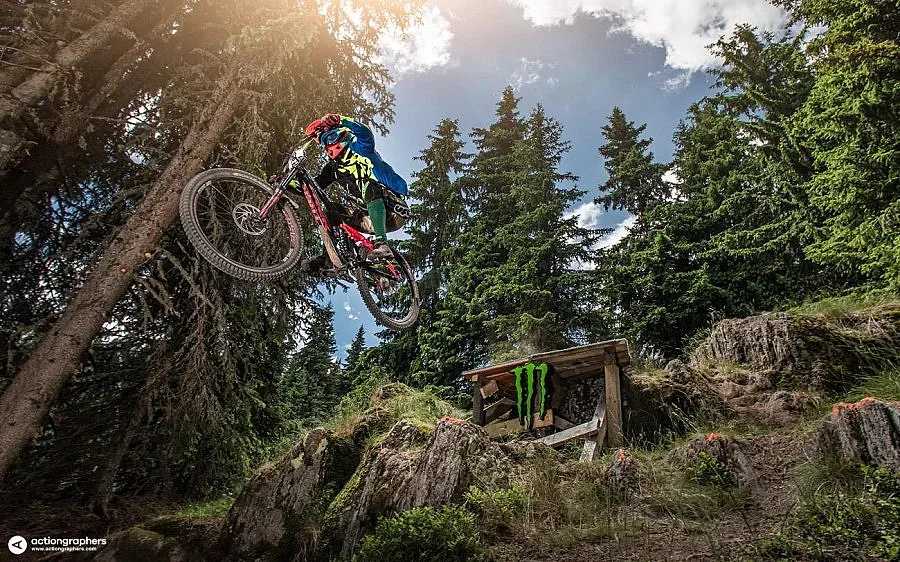 100 от 8 държави въртят педали в Пампорово