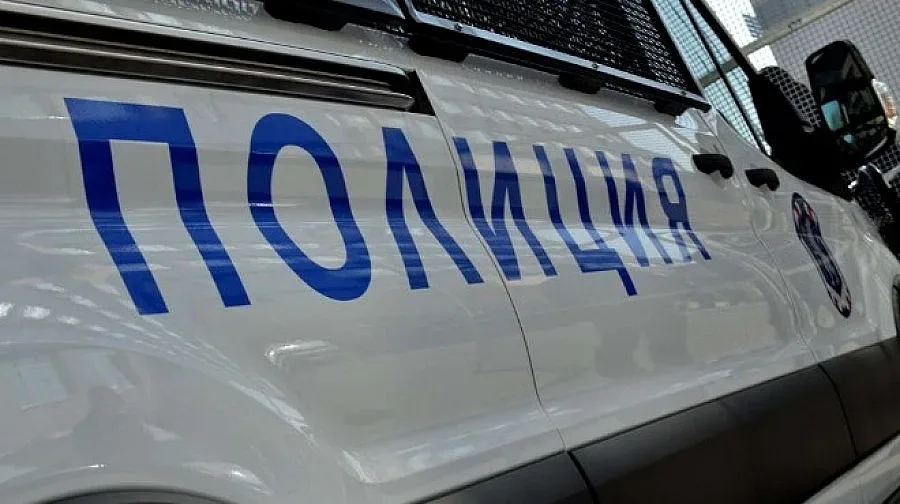 Полицейска акция пред банков клон в центъра на София