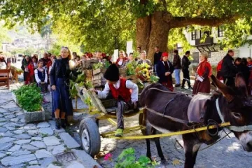 Чужденци на фестивала на занаятите в Мелник