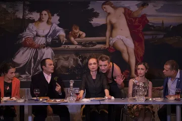 Актьори хапват мощно на сцената