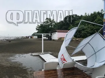Буря и градушка опустошиха Бургас, депутат помага на пострадали /ОБНОВЕНА/