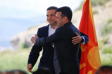 Гърция и Македония подписаха за името