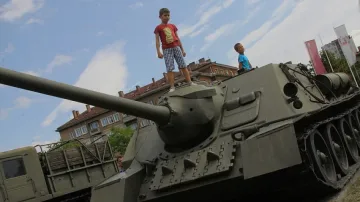 Празник във военноисторическия музей за Деня на бащата