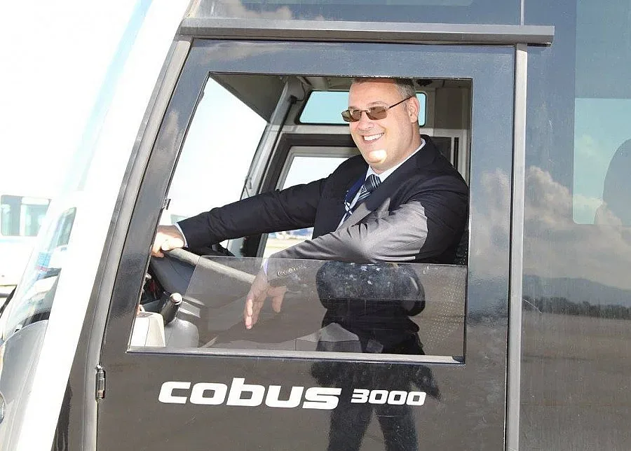 Българин печели медали с мини самолетчета