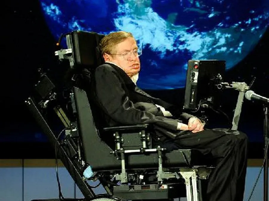 Изпратиха реч на Стивън Хокинг в черна дупка