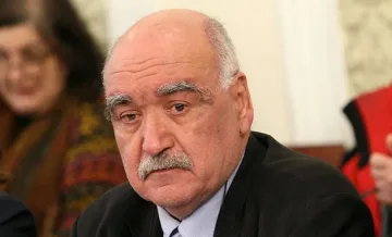 Ще се раздели ли проф. Плочев с поста управител на НЗОК?