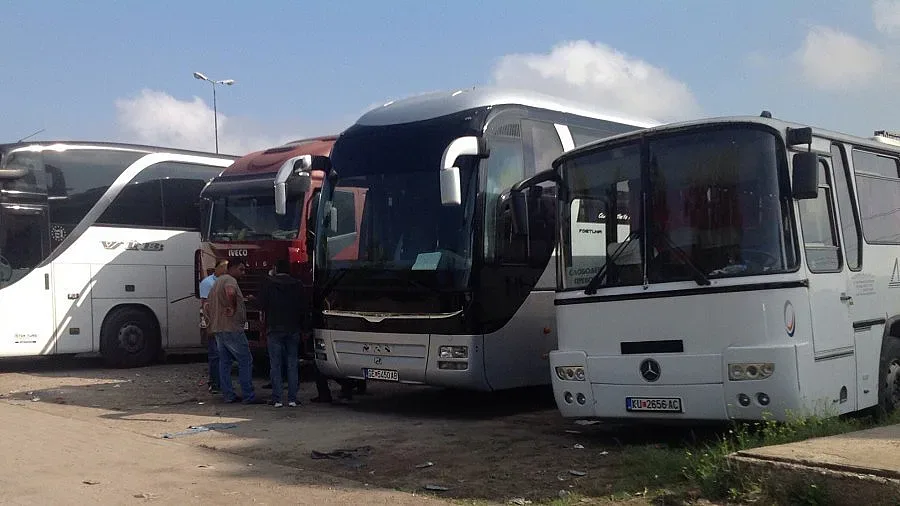 ПРОТЕСТ НА ПРЕВОЗВАЧИТЕ: 1500 автобуса спират да се движат за час и половина