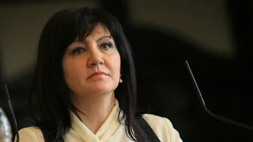 Караянчева: Уверена съм, че детайлите около инцидента ще се изяснят