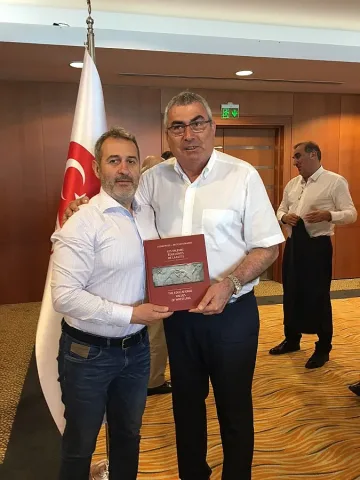 Белчо Горанов подари книга за борбата на вицепрезидент на МОК