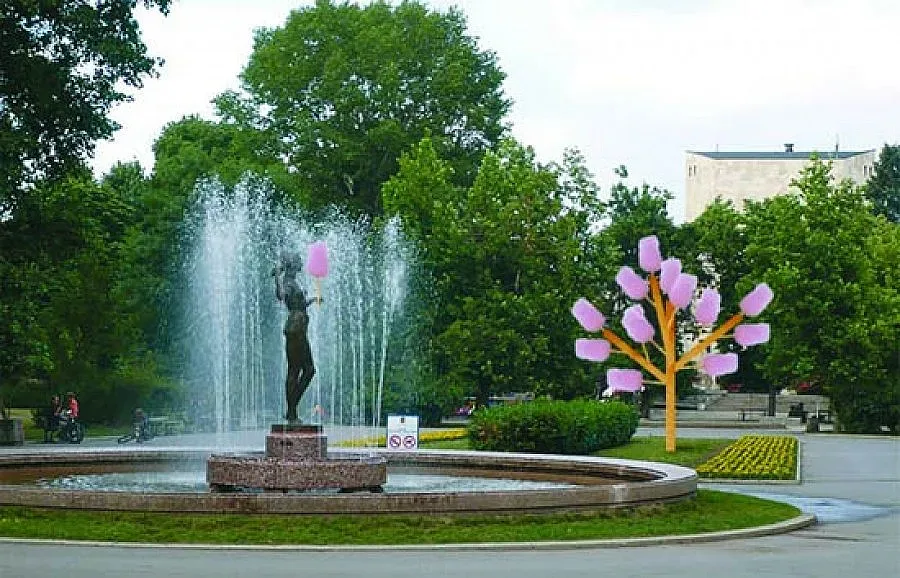 Горещини, дъжд на запад