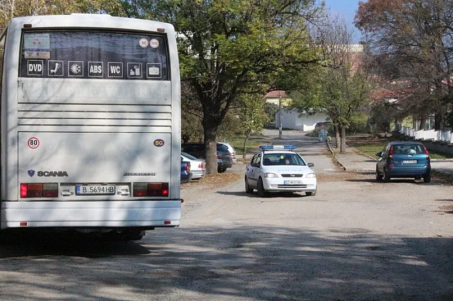 Училищата проверяват фирмите, с които децата пътуват, само по документи