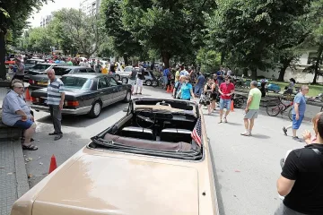 100-годишни коли на парад в Русе