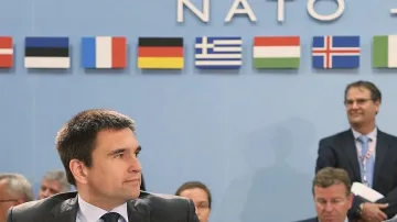 Бивш шеф на НАТО: Русия може да победи Украйна за няколко дни