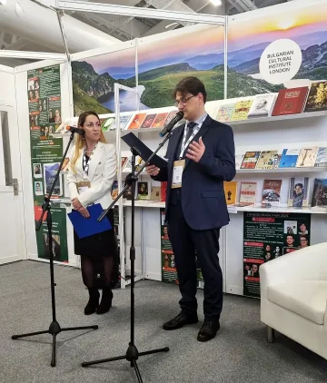 Министър Бачев откри българския щанд на Лондонския панаир на книгата