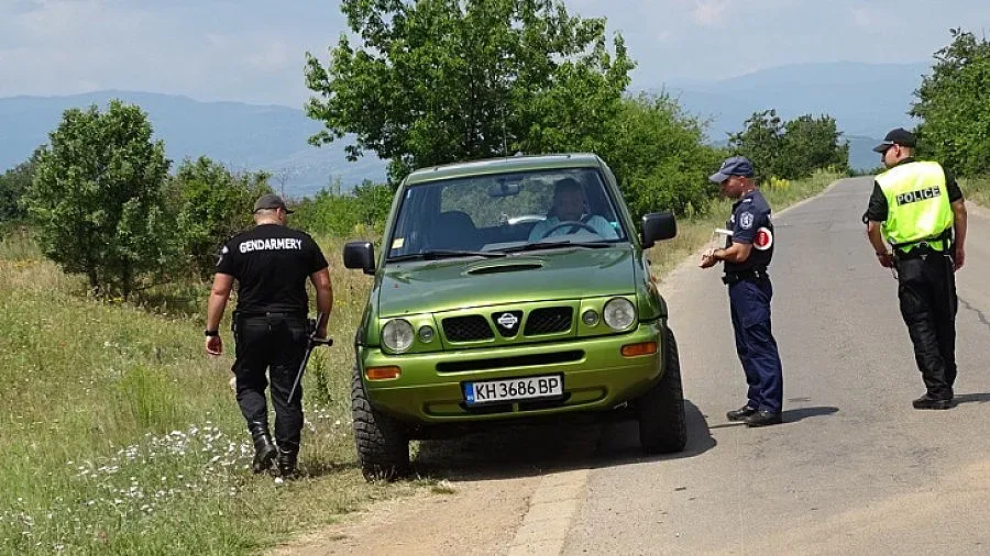 Пак впрегнаха полицията да охранява черешите в Кюстендилско