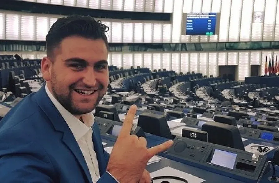 Новаков: Комисията по транспорт защити превозвачите ни от пакета "Макрон"