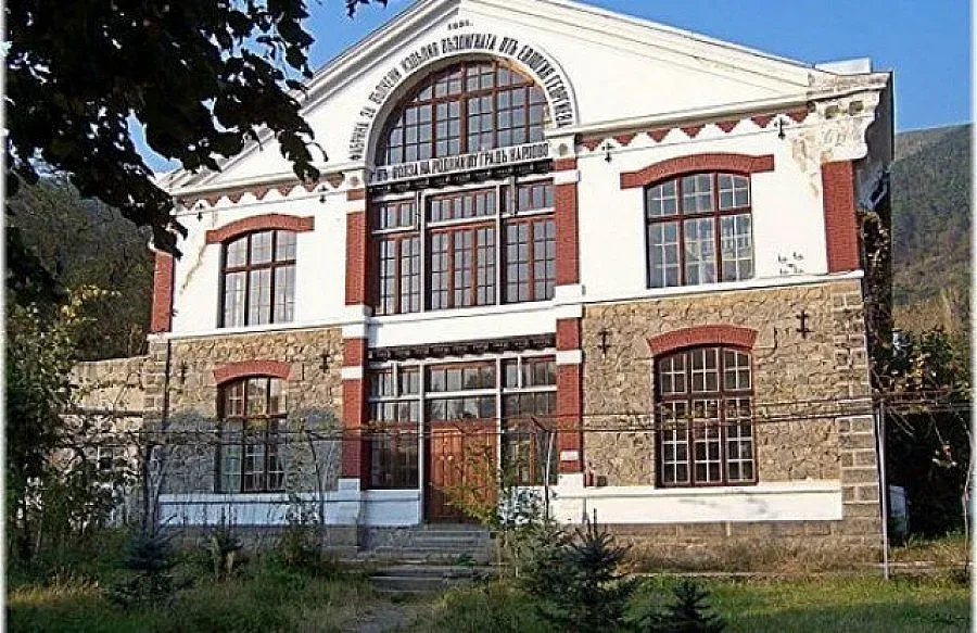 Спасяват фабриката и вилата на Евлоги Георгиев