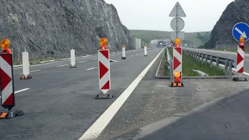 Затруднено движение по АМ „Люлин” днес заради опасни скатове