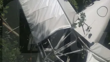 Самолет падна в Казанлъшко, 3-има пострадаха 