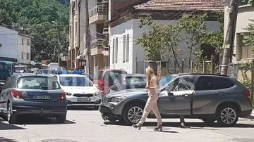 В деня на блондинките: Русокоси шофьорки се сблъскаха на кръстовище