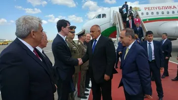 Червен килим за Борисов на летище Внуково