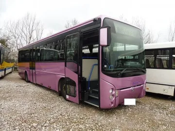 Безопасността в училищните автобуси: Медицински преглед за шофьора и колани за децата