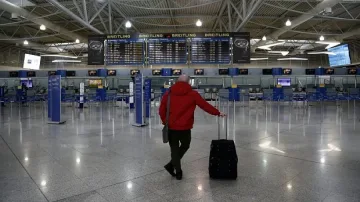 Обща стачка и протести отново парализират Гърция