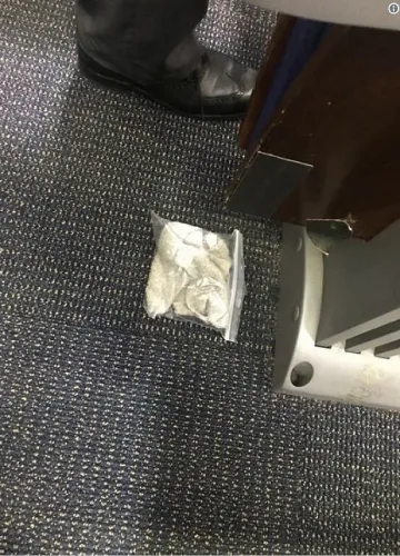 Откриха съмнителен пакет с мръсни чорапи в залата за пресконференции на Белия дом 