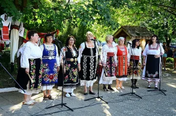 Събор и Свети Дух изкараха десетки по селските площади