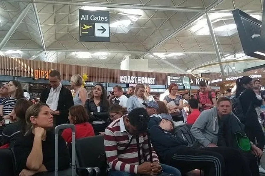 Мълния блокира летище в Лондон