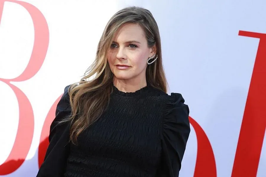 Актрисата Алиша Силвърстоун се развежда след 13 години брак