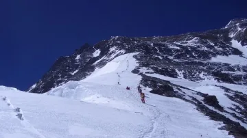 Пътят към Еверест – 14 години от юбилейната експедиция до върха