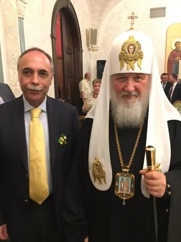 Посланик Коцев с орден от патриарх Кирил