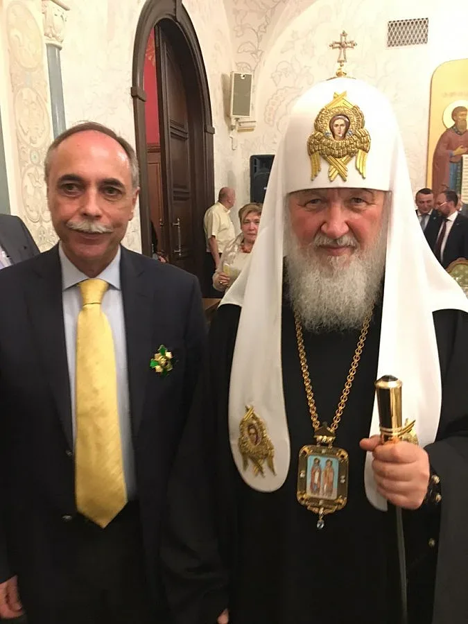 Посланик Коцев с орден от патриарх Кирил