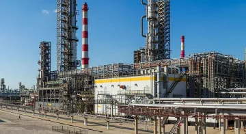 Пламъци в Русия! Украинци поразиха две петролни рафинерии