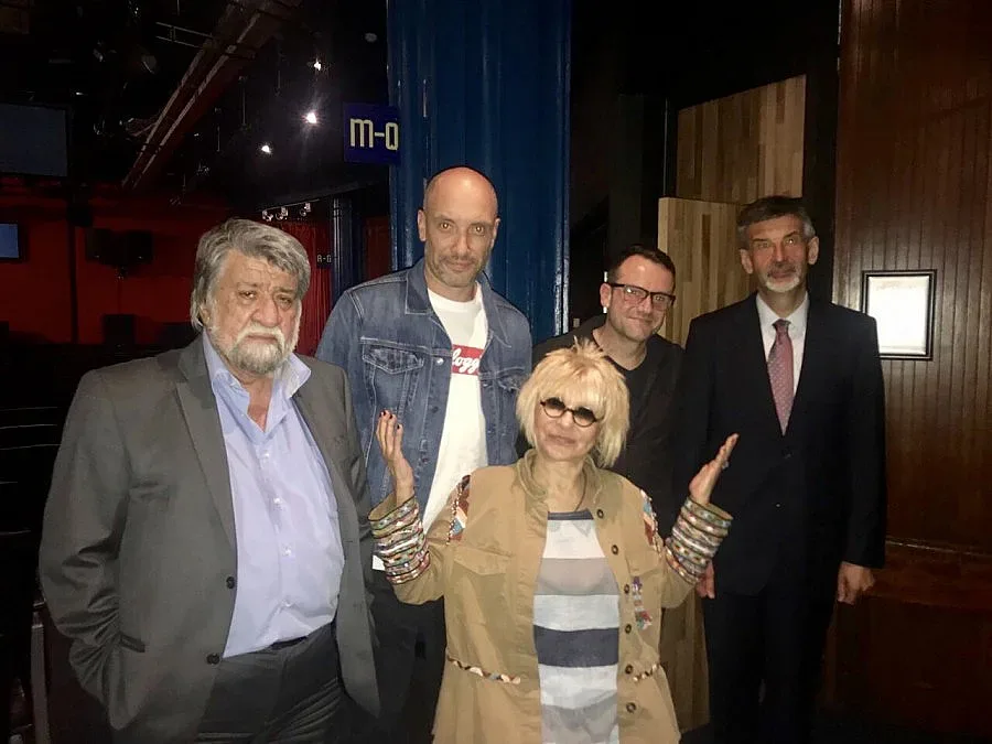 Вежди и внукът на Марлон Брандо аплодираха "Чамкория" в Лондон