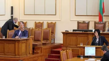 Бойко Борисов и Корнелия Нинова се съдят взаимно