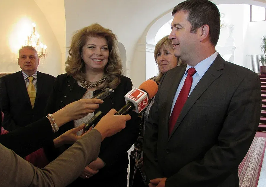 Вицепрезидентът иска национална политика за българските общности зад граница